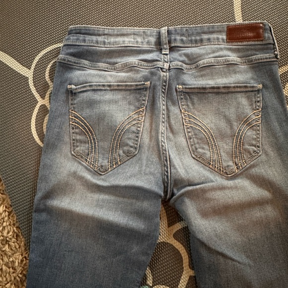 🌺Hollister Mid-rise Super Skinny🌺 - Picture 3 of 4